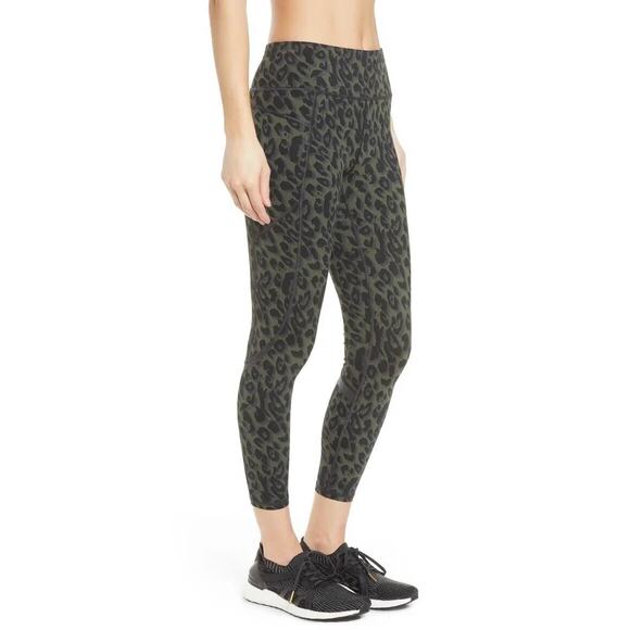 Sweaty Betty NWT Zero Gravity 7/8 Running Leggings Olive Leopard Size XL Sculpt - Picture 1 of 12